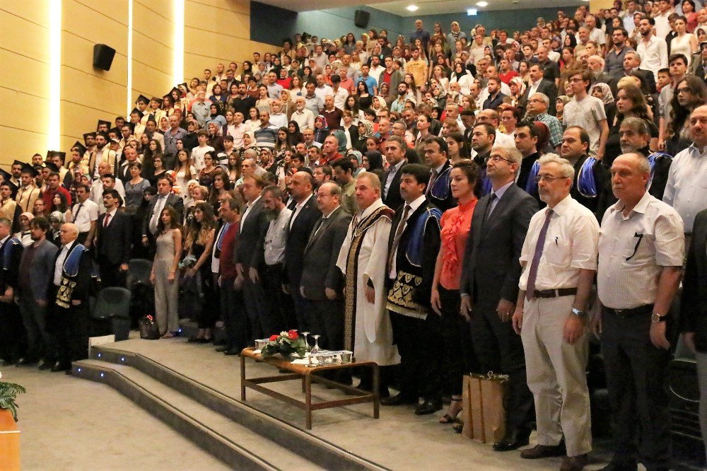 Teknoloji Fakültesi’nde Mezuniyet Heyecanı