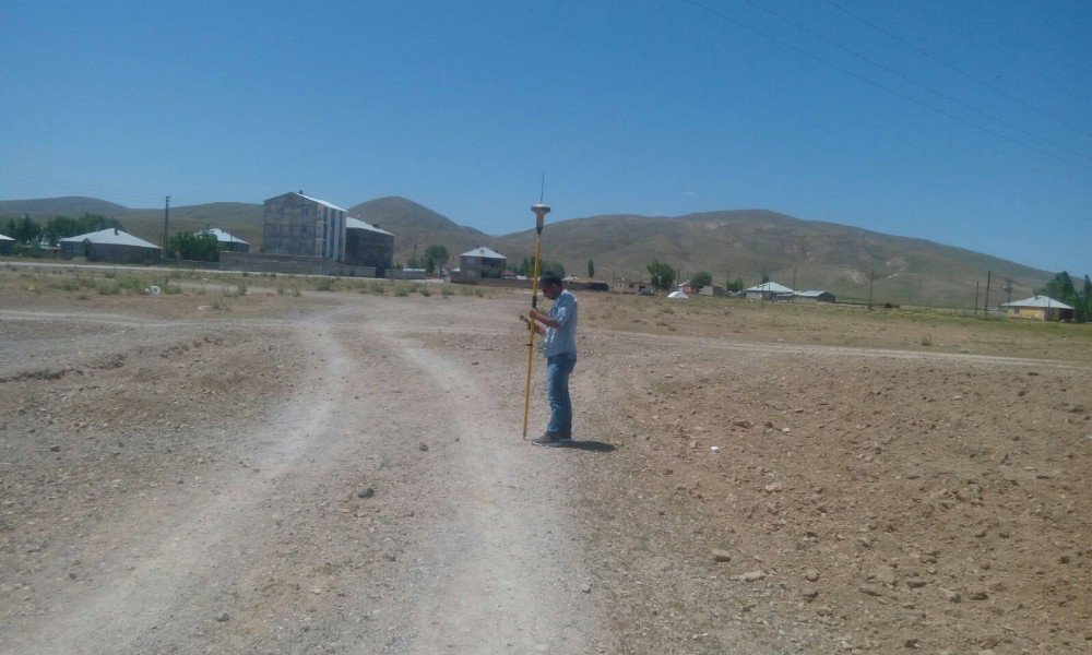 Çaldıran Belediyesinden Yol Yapım Çalışması