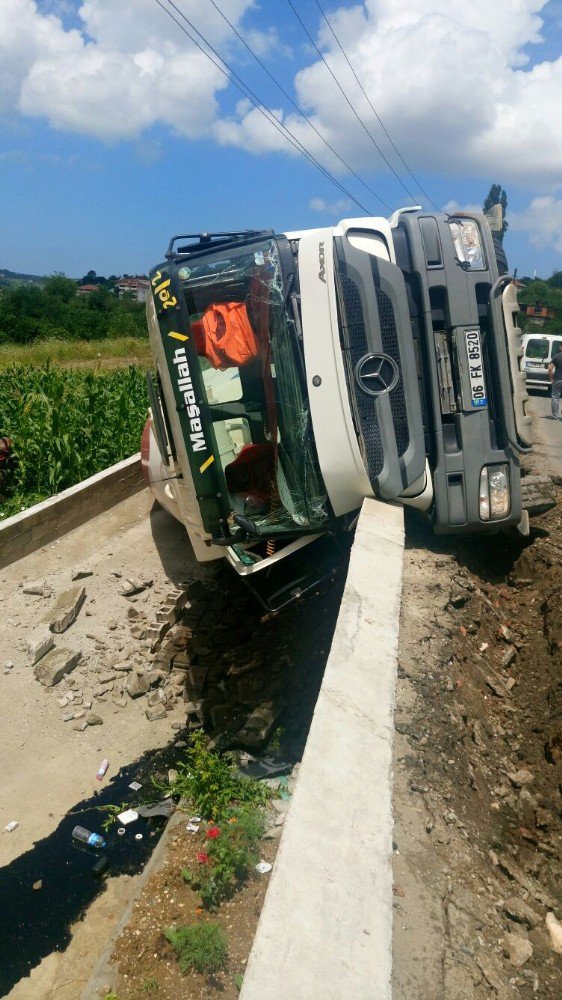 Beton Mikseri Kaza Yaptı: 1 Yaralı