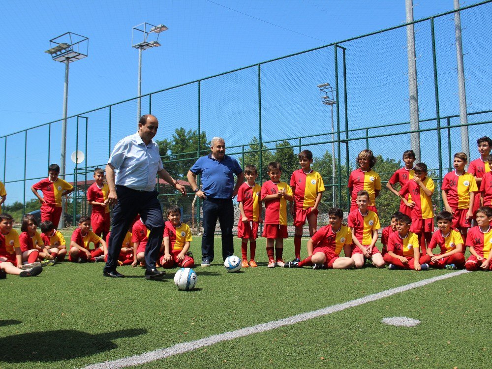 Gülüç Belediyesi Yaz Futbol Okulunu Açtı