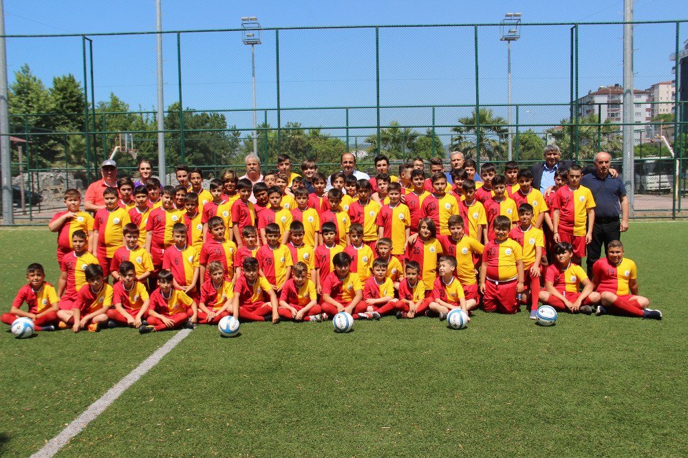 Gülüç Belediyesi Yaz Futbol Okulunu Açtı