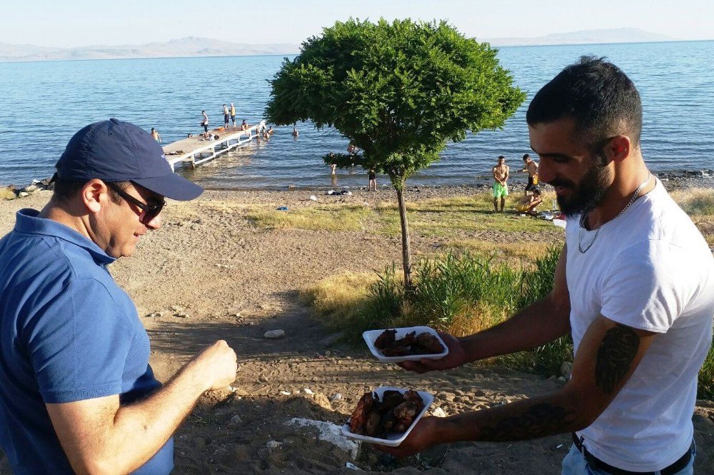 Erciş Sahil Yolu Sıcak Asfalta Buluştu