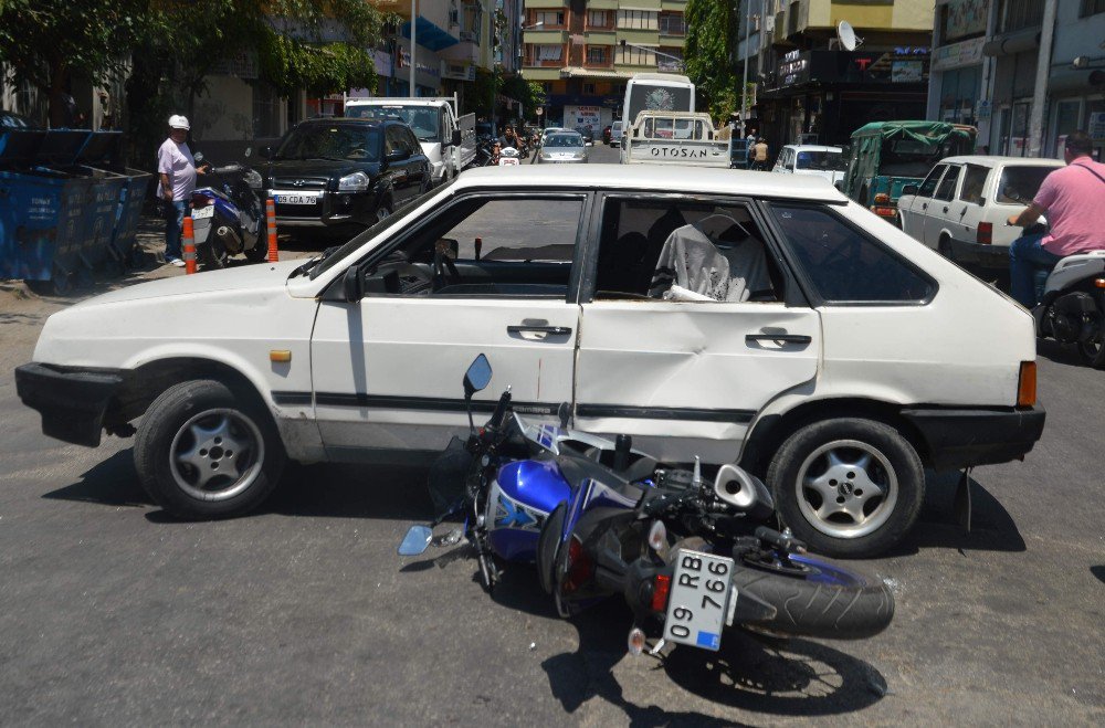 Motosiklet Sürücüsü Kazayı Ucuz Atlattı