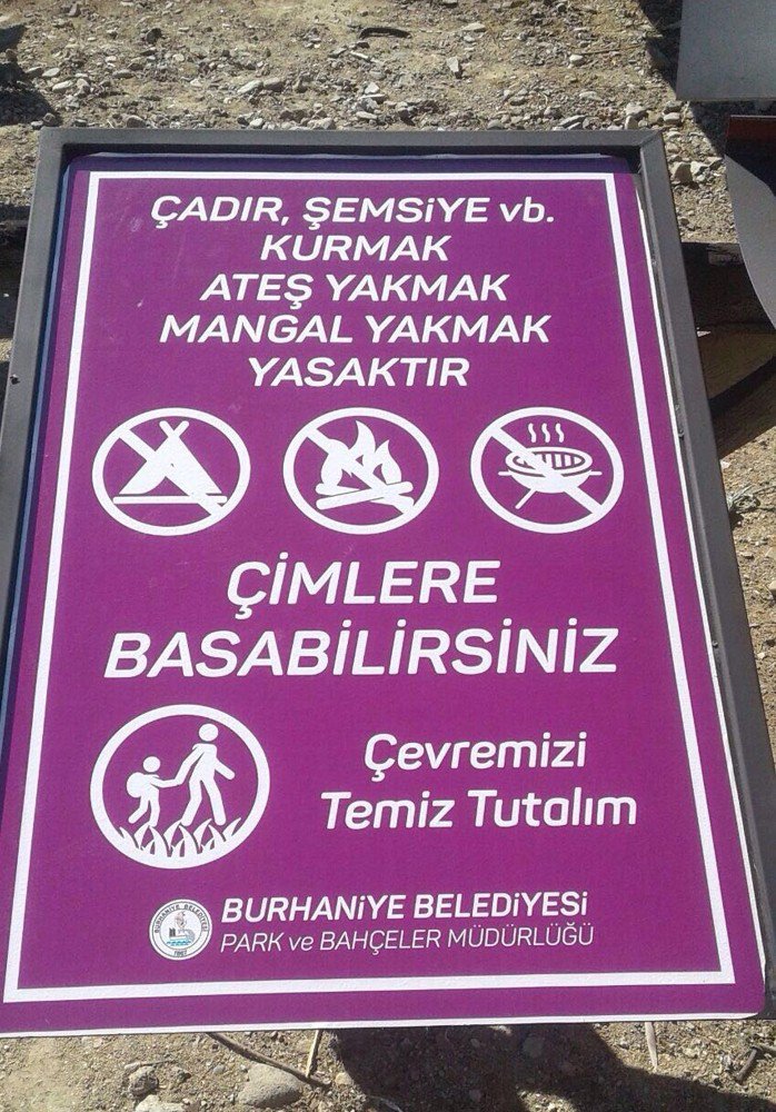 Burhaniye’de Çimlere Basmak Yasak Değil