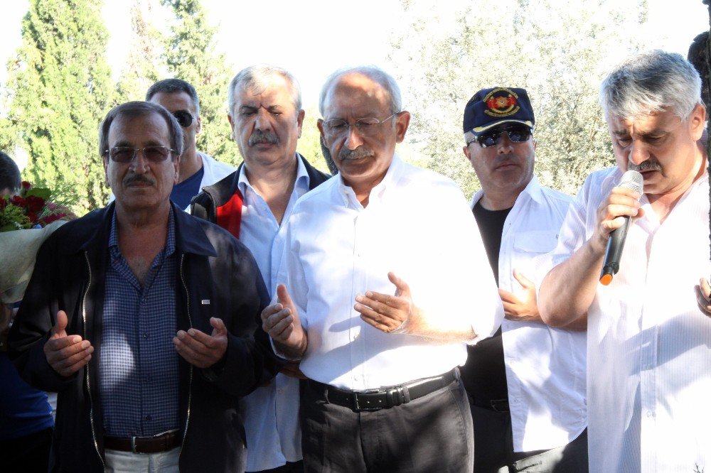 Kılıçdaroğlu, Yahya Kaptan’ın Mezarını Ziyaret Etti