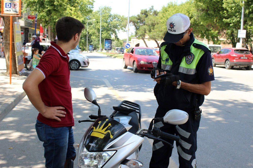 Edirne Polisinden Motosiklet Sürücülerine Sıkı Denetim