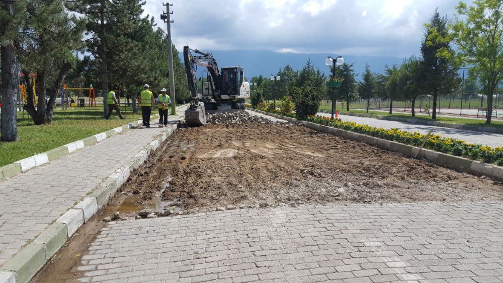 Eynal’a Kilit Parke Taşı