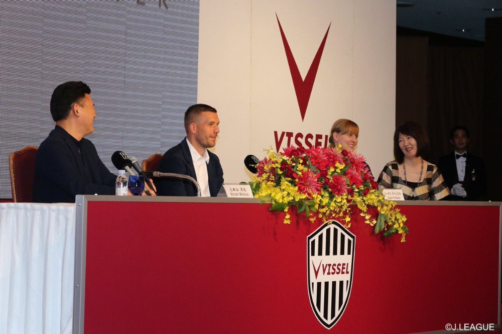 Podolski, Vissel Kobe’de İmzaladı