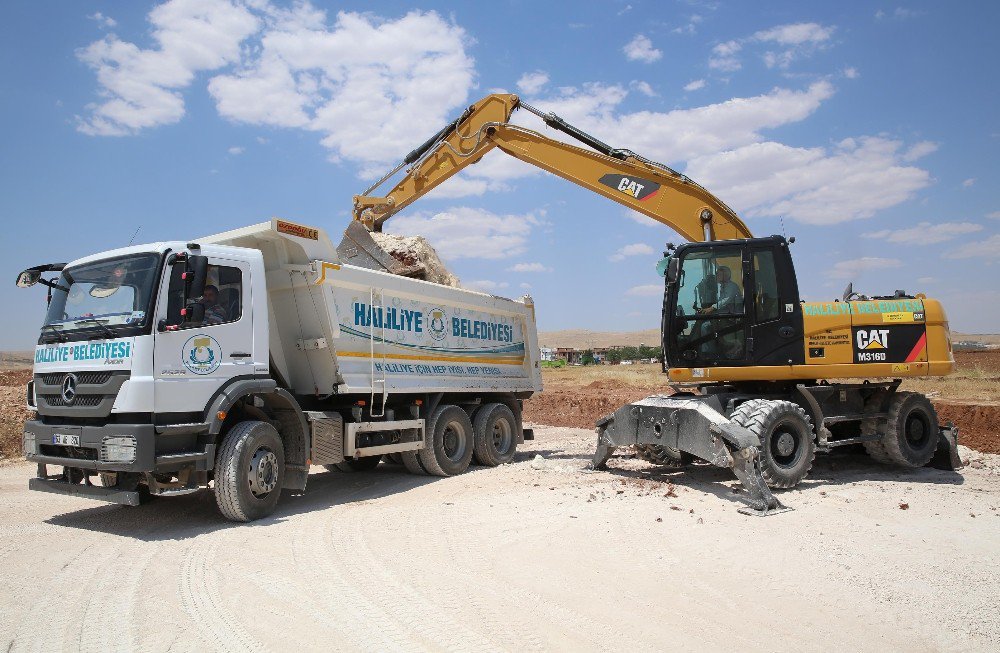 Haliliye Belediyesi Kırsalda Yol Çalışmalarını Sürdürüyor