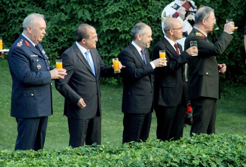 Kraliçe Elizabeth’in 91. Doğum Günü Partisi Ankara’da Kutlandı