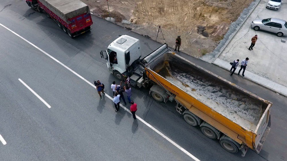 Jandarmanın Hafriyat Kamyonlarına Yaptığı Denetleme Havadan Görüntülendi