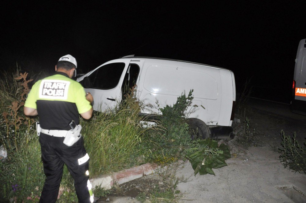 Kamyonla Hafif Ticari Araç Çarpıştı: 1 Yaralı