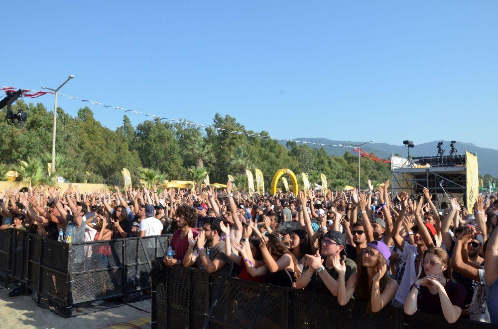 Kuşadası Gençlik Festivali Başladı