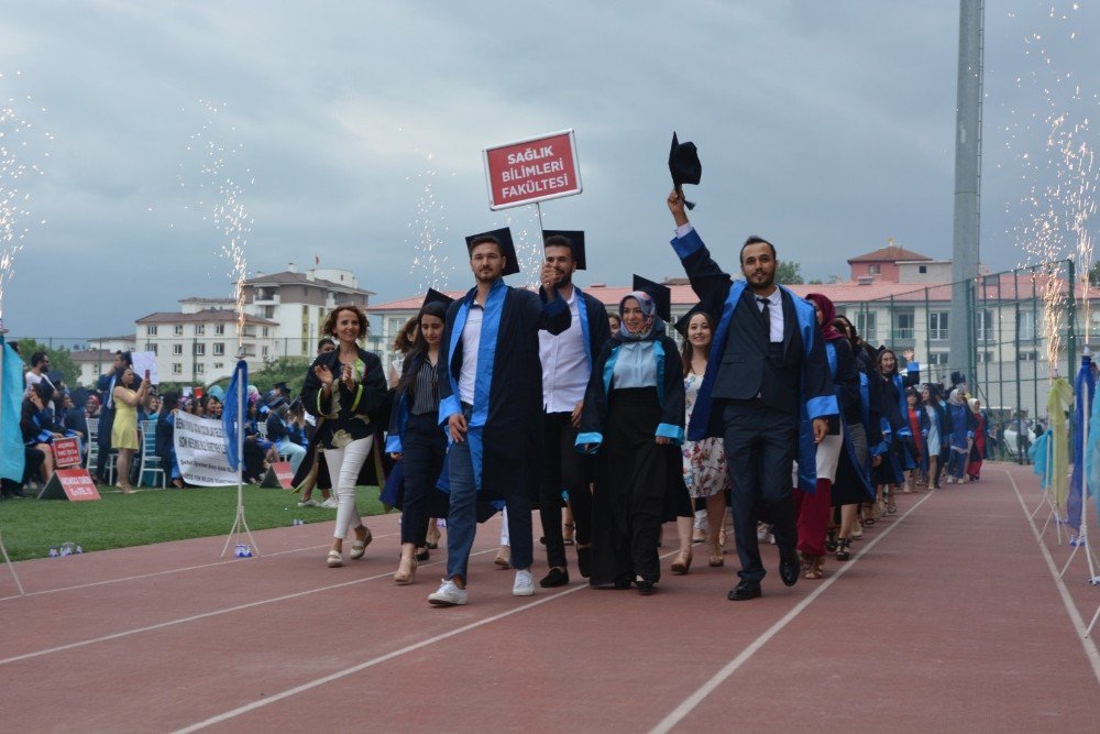 Düzce Üniversitesi’nde Mezuniyet Coşkusu Yaşandı