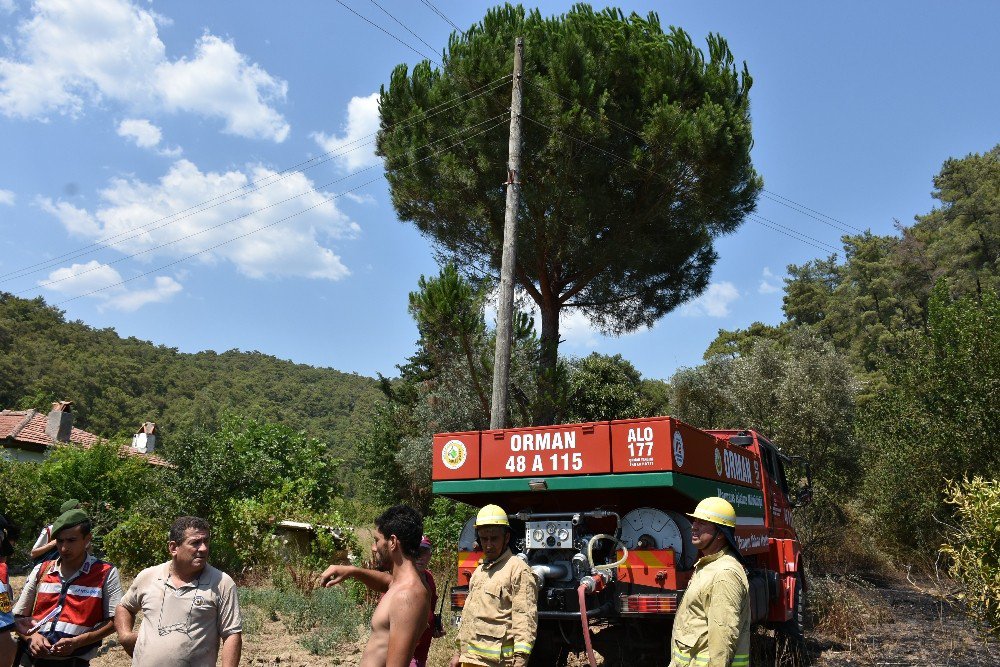 Marmaris’te Arazi Yangını Büyümeden Söndürüldü