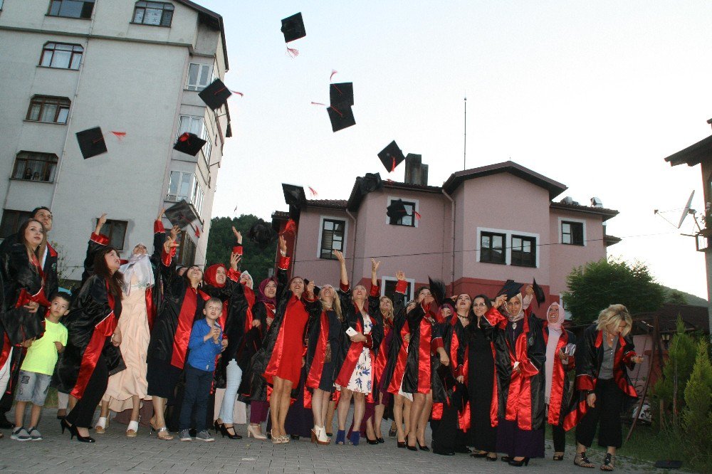 Devrek’te Lise Öğrencilerinin Mezuniyet Coşkusu