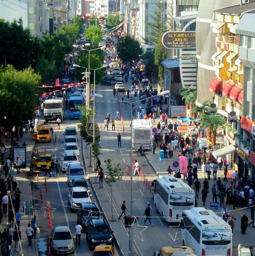 Türkiye İran’ın Başkentinde Ticaret Merkezi Açacak