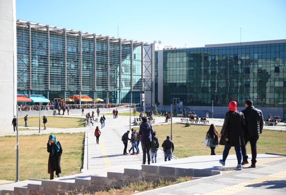 Uşak Üniversitesine Toplam 7 Bin 948 Yeni Öğrenci Alacak