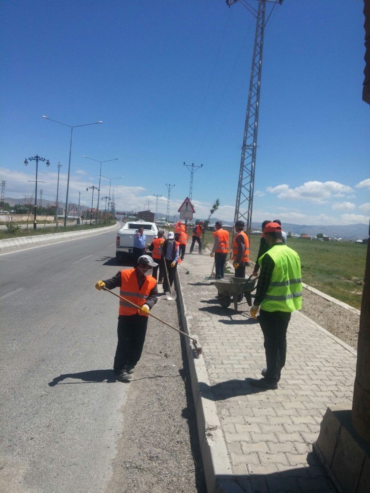 Çaldıran Belediyesinden Çevre Temizliği