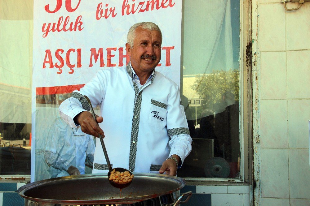 Kuru Fasulye Pilavla Geçen 50 Yılını Aynı Şekilde Kutladı