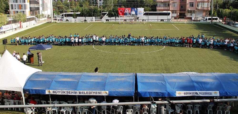 Büyükşehir Yaz Futbol Okulları Açıldı