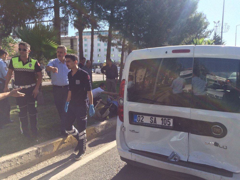 Polis Aracıyla Otomobil Çarpıştı: 1 Yaralı