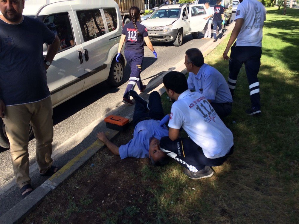 Polis Aracıyla Otomobil Çarpıştı: 1 Yaralı