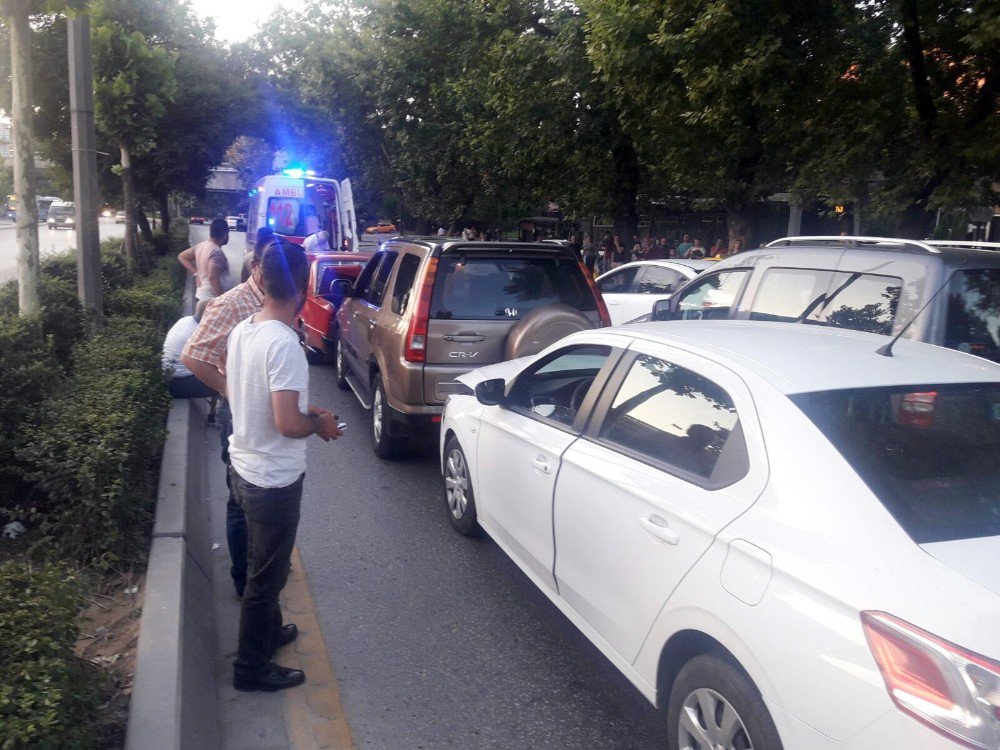 Trafik Kazasına Giden Gazeteciler Kaza Geçirdi