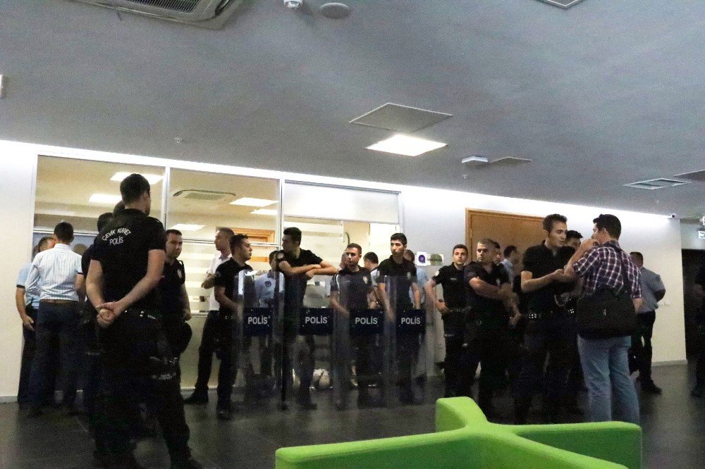 Antalya’da Petrol İstasyonu İhalesinde Taraftar Gerginliği