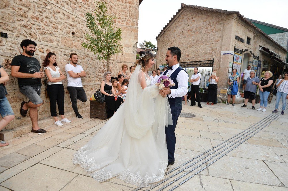 İlk Danslarını Kaleiçi Festivali’nde Yaptılar