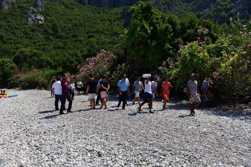 Olimpos Ve Çıralıa Sahilinde Seyyar Satıcı Operasyonu