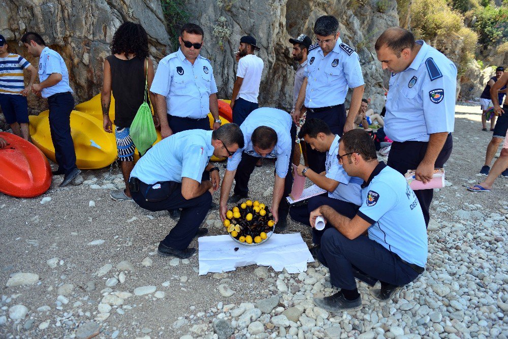 Olimpos Ve Çıralıa Sahilinde Seyyar Satıcı Operasyonu