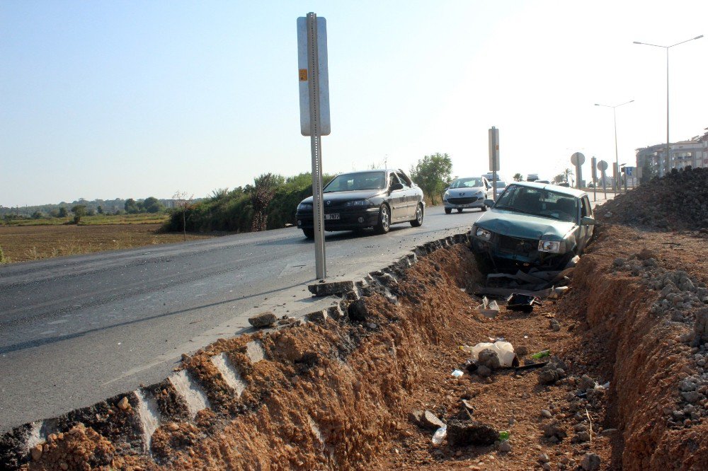 Dikkatsiz Sürücü Çukura Uçtu