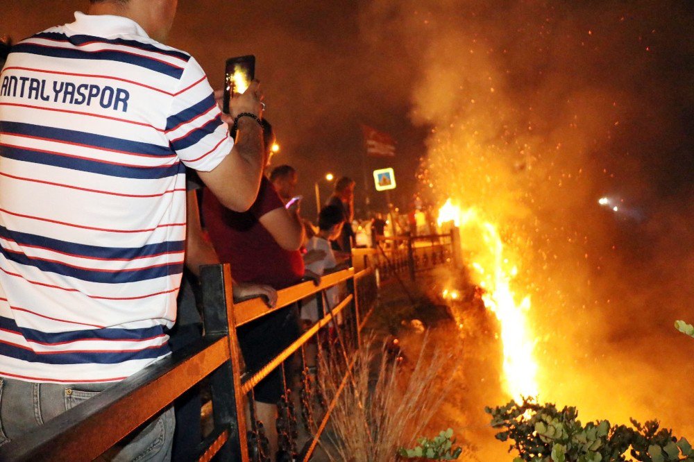 Antalyaspor Kutlamalarında Korkutan Yangın