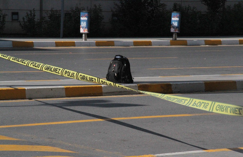 Atatürk Havalimanı’nda Şüpheli Çanta Ve Motosiklet Alarmı