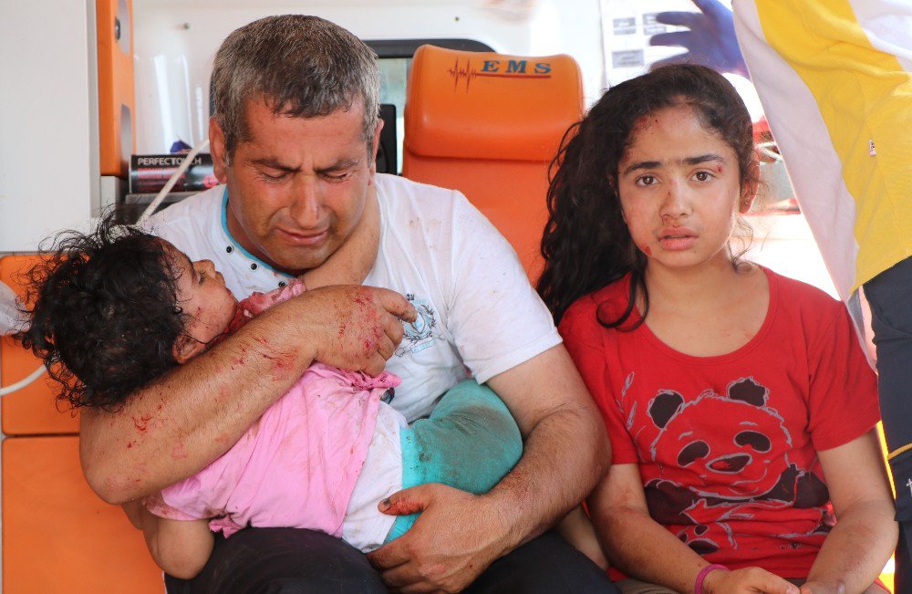 Adana’da Otomobiller Kafa Kafaya Çarpıştı: 2’si Çocuk 10 Yaralı