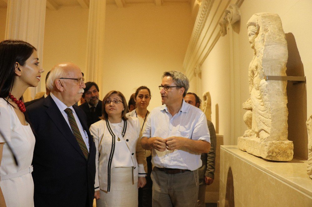 Bakan Avcı Arkeoloji Müzesini Ve Gaziantep Sanat Merkezini Ziyaret Etti