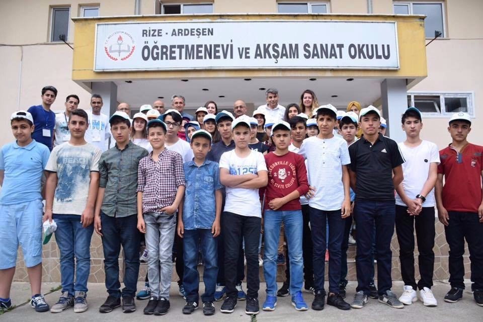 Kozluk’ta Başarılı 40 Öğrenci Karadeniz Gezisiyle Ödüllendirildi