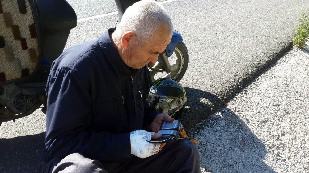 Motosikletle Kaza Yaptı, Kafasındaki Kask Kurtardı