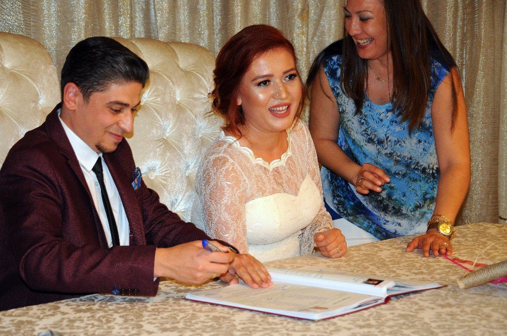 Tarihi Unutmamak İçin Bugün Nikah Kıyıyorlar