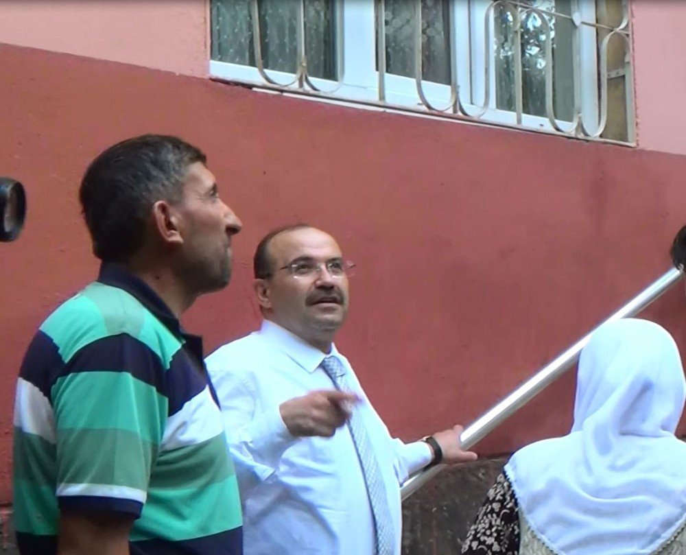 Vali Ustaoğlu, Şiddetli Fırtınaya Yakalandı