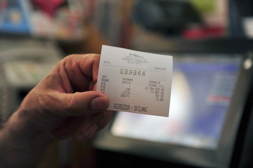Süper Loto’da 37 Milyonun Çıktığı Bayiye Vatandaşlardan Yoğun İlgi