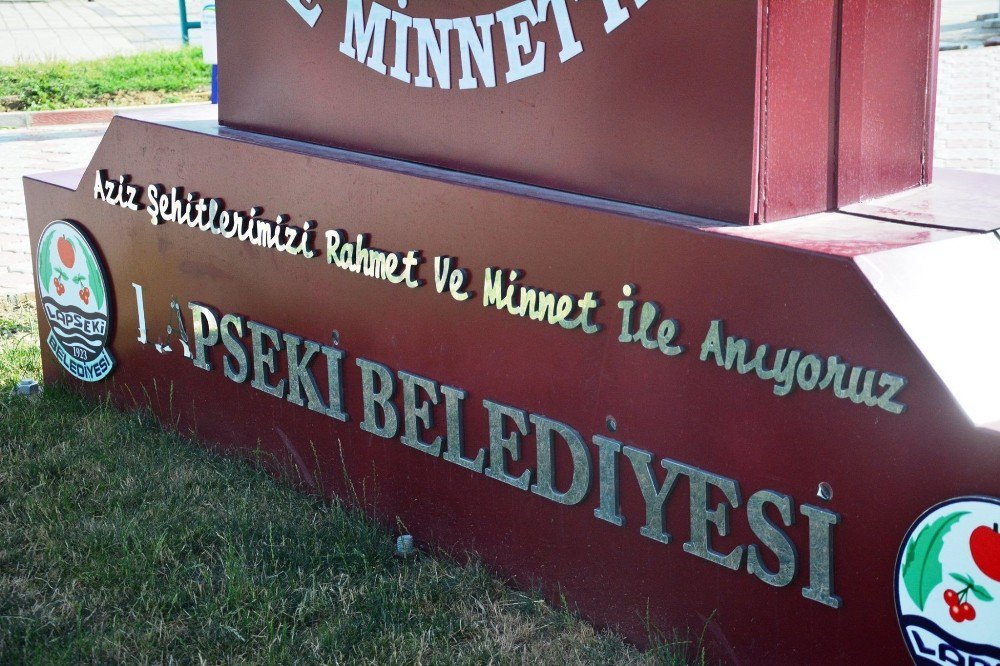 15 Temmuz Şehitler Parkına Çirkin Saldırı