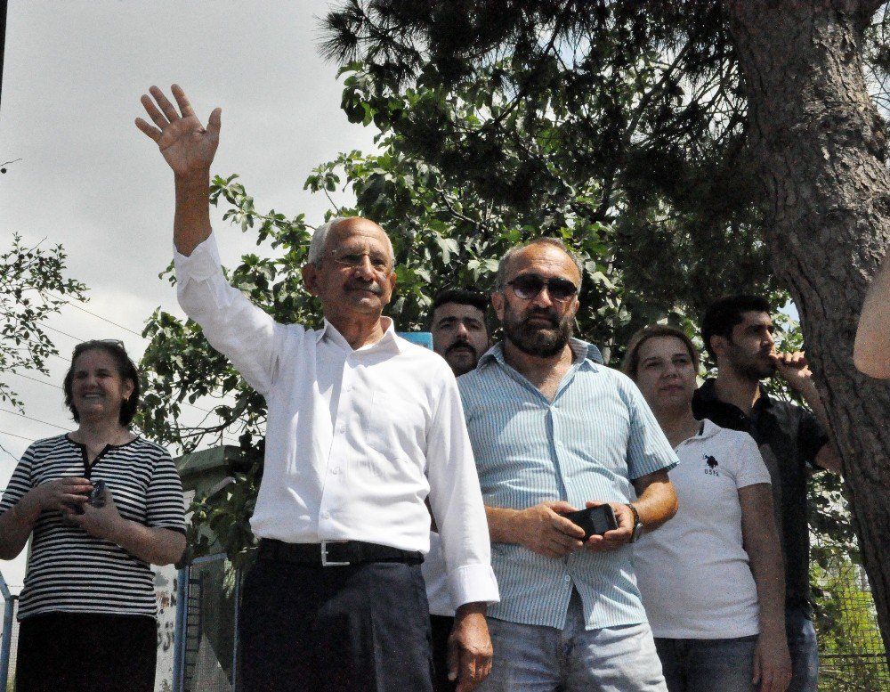 Kılıçdaroğlu, Kendisine Birebir Benzeyen Vatandaşla Yan Yana Yürüdü