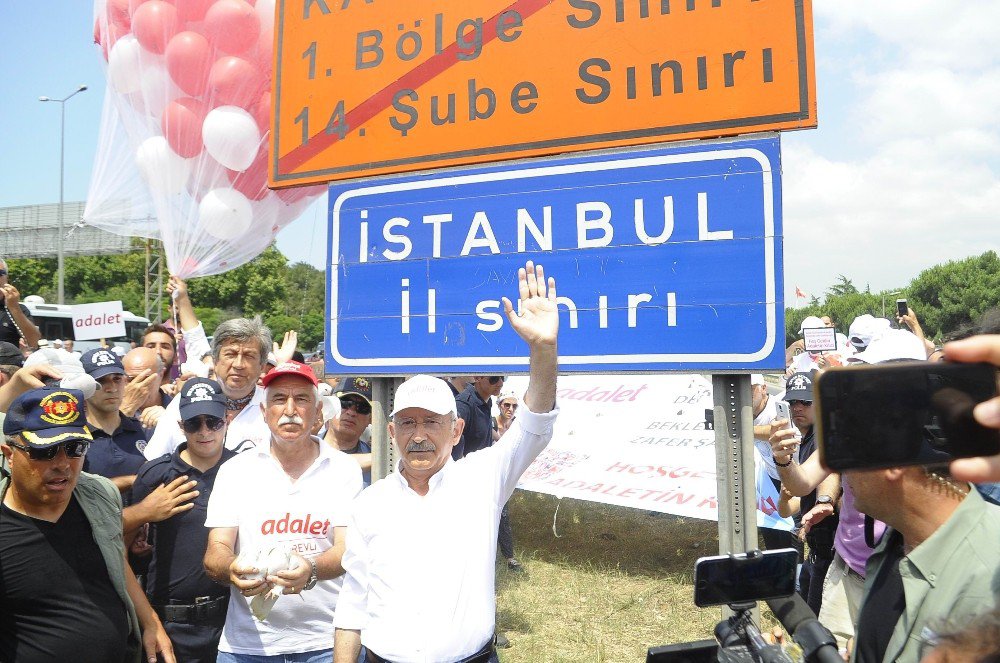 Chp Lideri Kılıçdaroğlu’nun Kafasına Güvercin Kondu