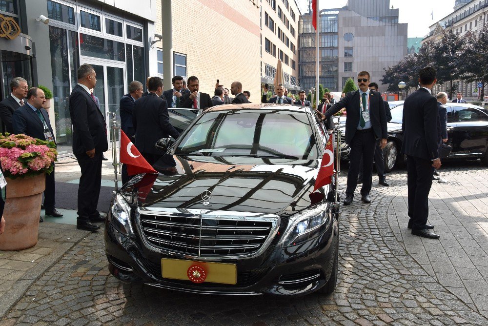 Cumhurbaşkanı Erdoğan’ın Konvoyu Güvenlik Gerekçesiyle Hamburg’da Bekletildi