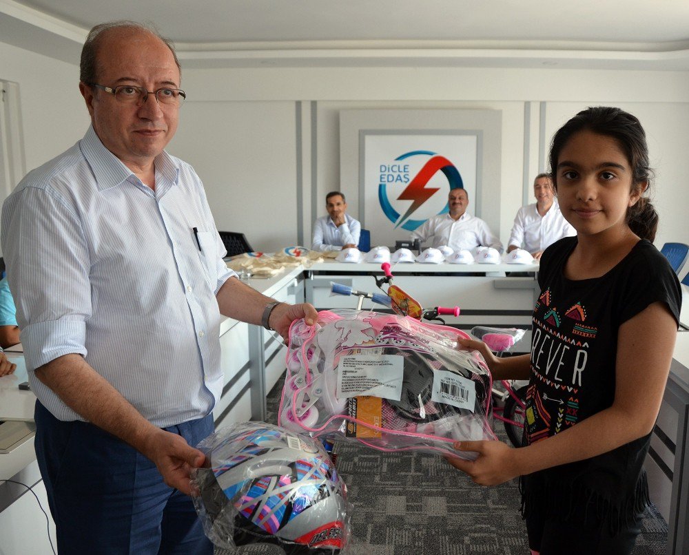 Dicle Elektrik’te Düzenlediği Resim Yarışmasında Dereceye Girenler Ödüllerini Aldı