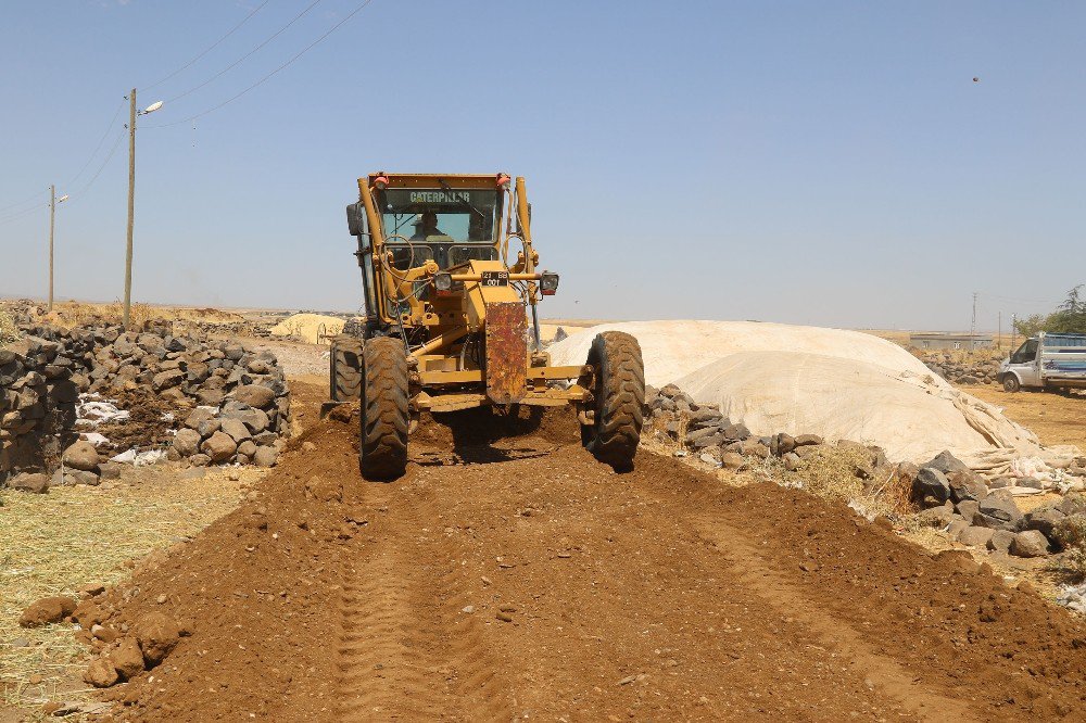 Bağlar Belediyesi Tellikaya Mahallesi’nin Yolunu Yaptı