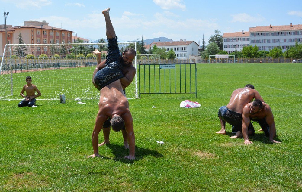 Pehlivanlar Son Yağlı Antrenmanlarını Yaptı