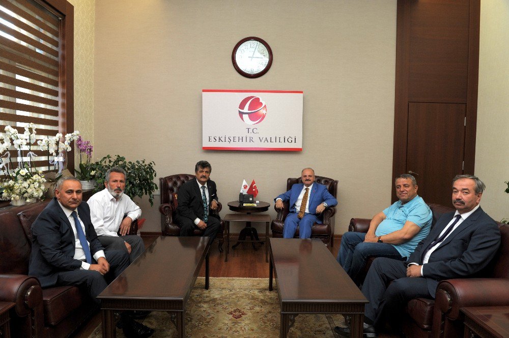 Vali Çakacak: “Hizmet Verdiğimiz İnsanlara Hoşgörü İle Yaklaşmalıyız”